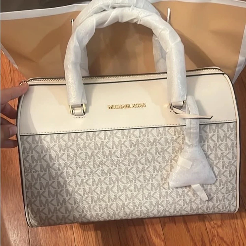 Michael Kors purse - Picture 3 of 4